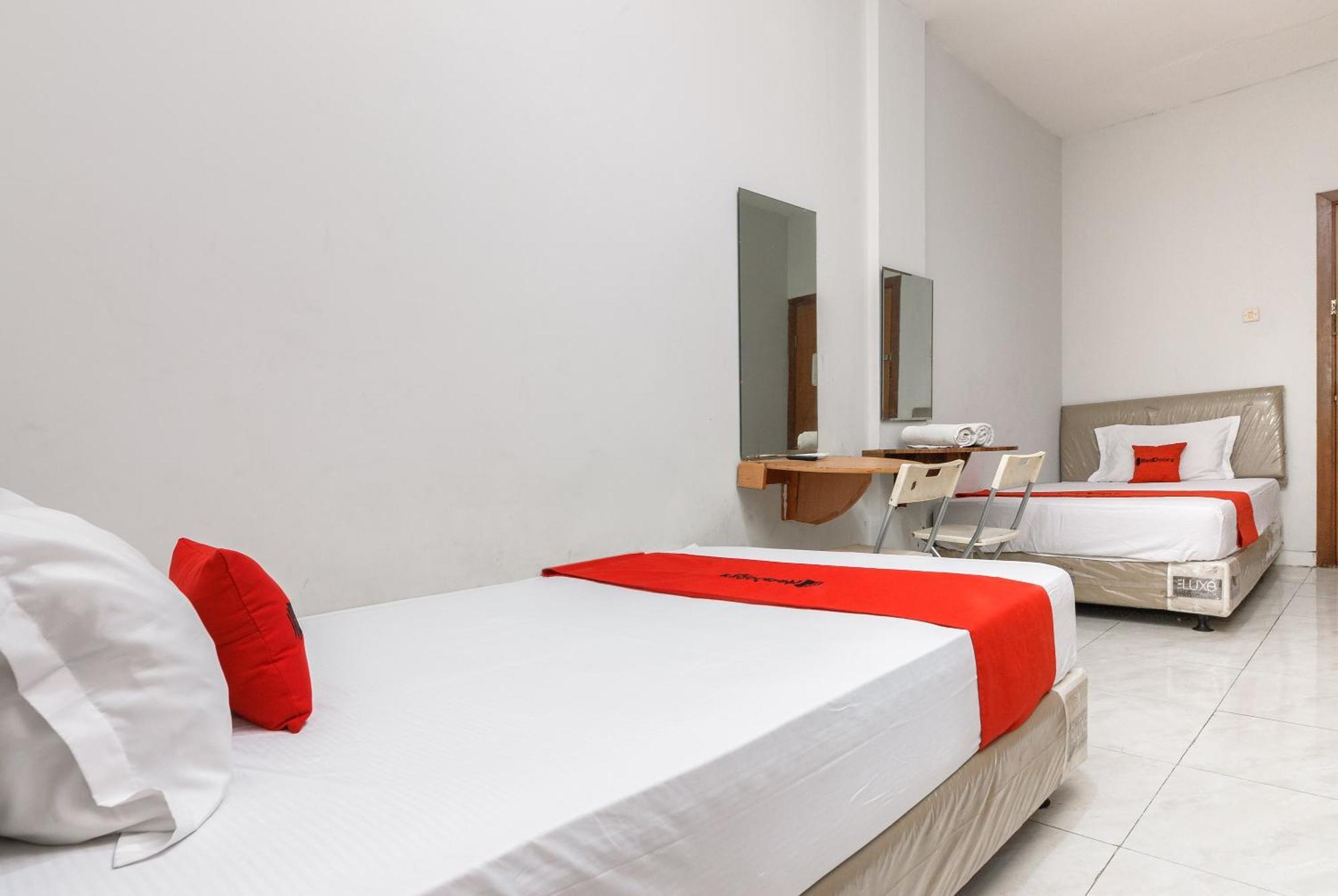Reddoorz Near Mandaya Royal Hospital Puri Otel Tangerang Dış mekan fotoğraf