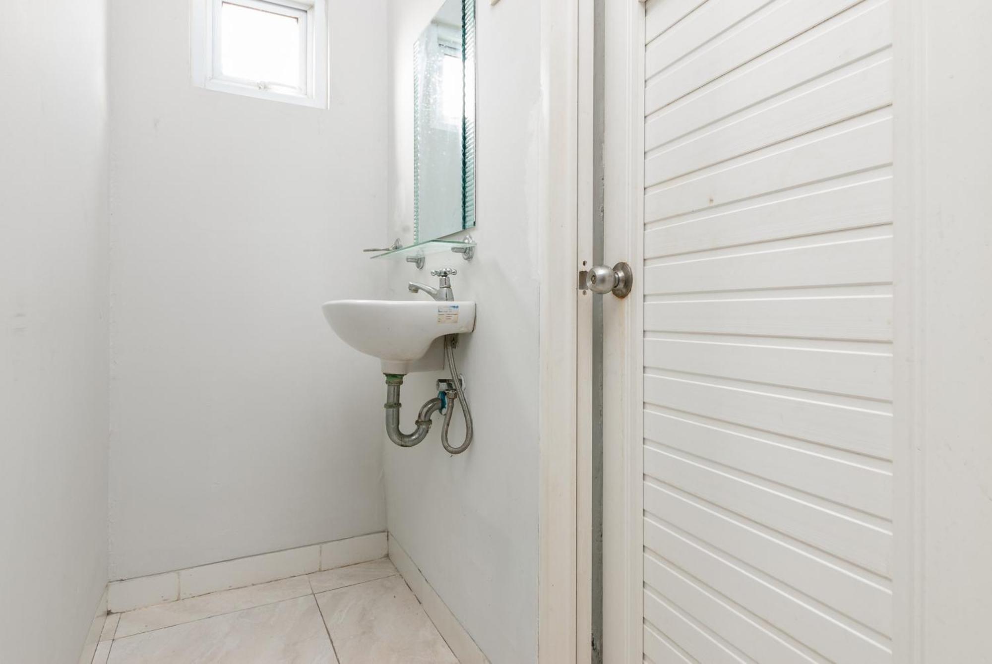 Reddoorz Near Mandaya Royal Hospital Puri Otel Tangerang Dış mekan fotoğraf