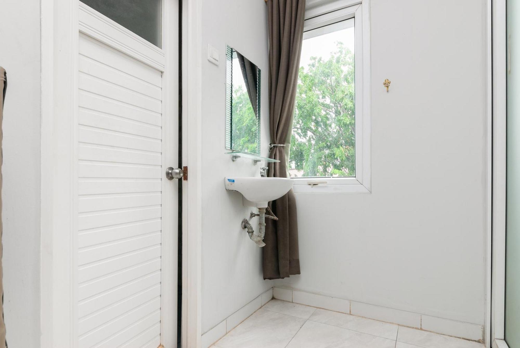 Reddoorz Near Mandaya Royal Hospital Puri Otel Tangerang Dış mekan fotoğraf
