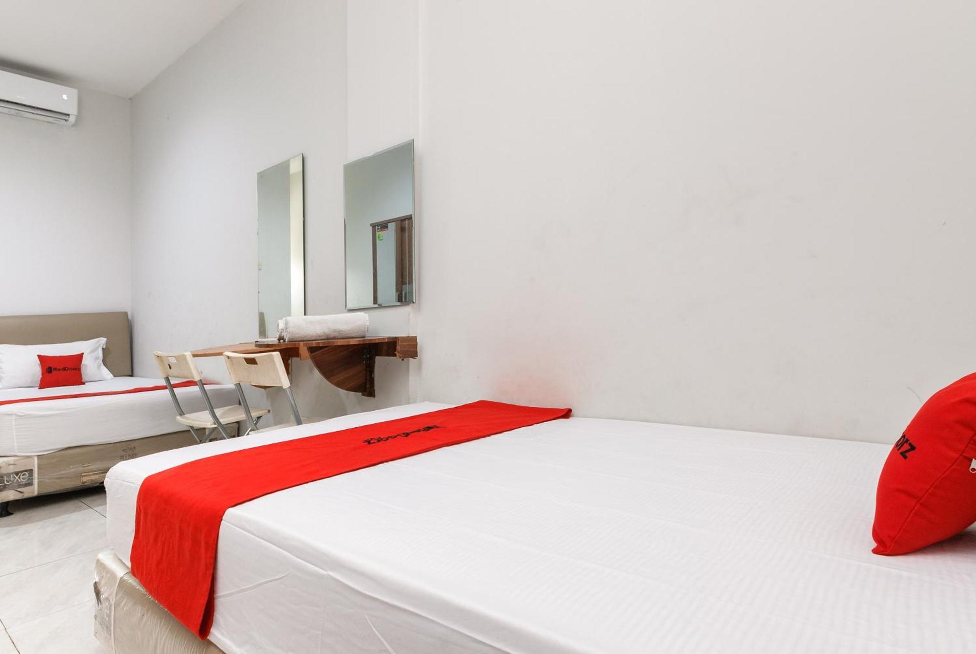 Reddoorz Near Mandaya Royal Hospital Puri Otel Tangerang Dış mekan fotoğraf