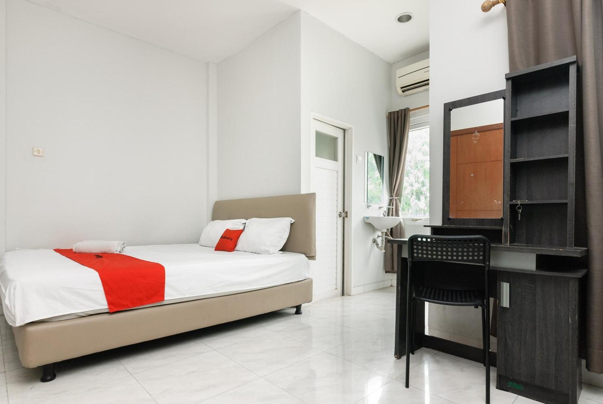 Reddoorz Near Mandaya Royal Hospital Puri Otel Tangerang Dış mekan fotoğraf