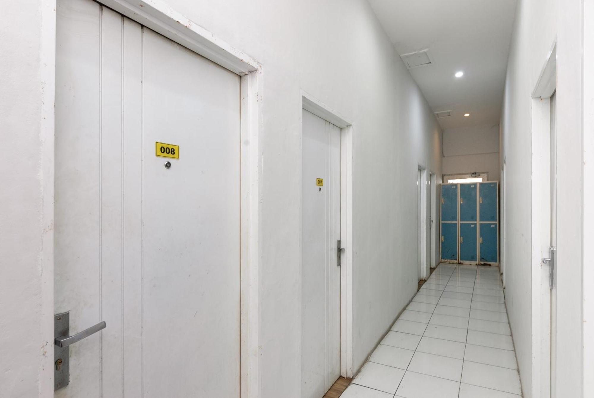 Reddoorz Near Mandaya Royal Hospital Puri Otel Tangerang Dış mekan fotoğraf
