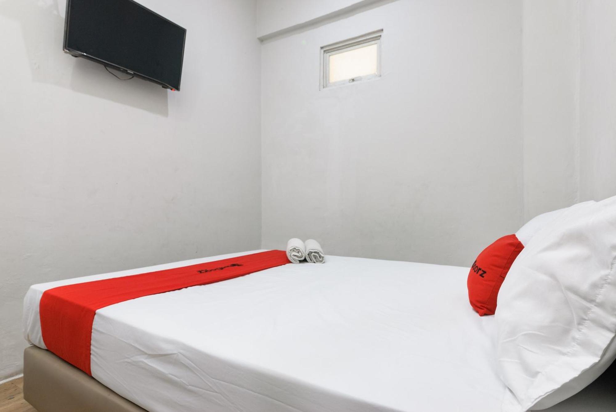 Reddoorz Near Mandaya Royal Hospital Puri Otel Tangerang Dış mekan fotoğraf