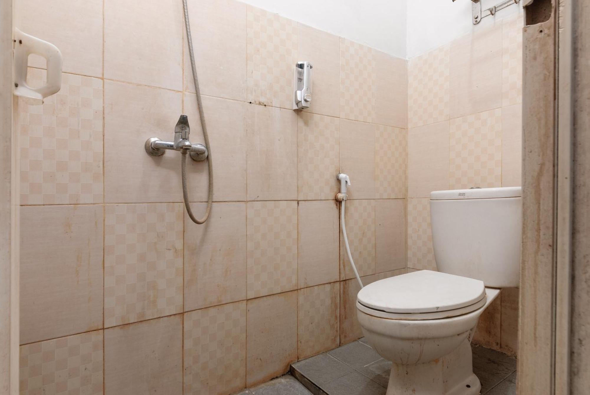 Reddoorz Near Mandaya Royal Hospital Puri Otel Tangerang Dış mekan fotoğraf