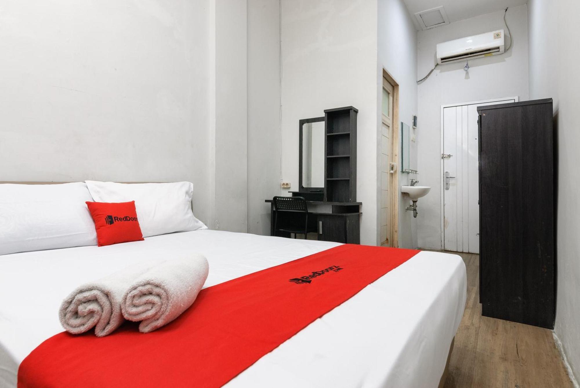 Reddoorz Near Mandaya Royal Hospital Puri Otel Tangerang Dış mekan fotoğraf