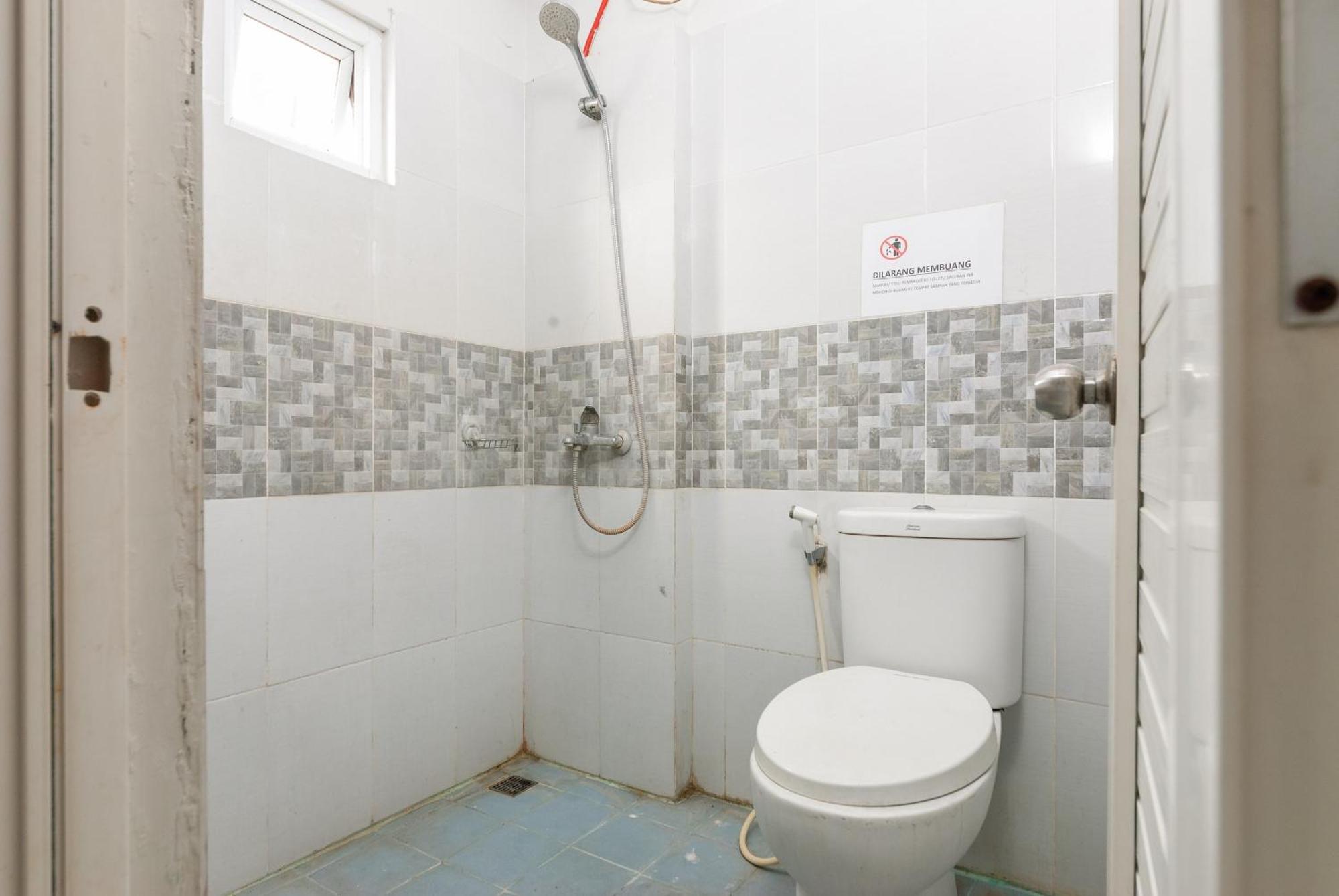Reddoorz Near Mandaya Royal Hospital Puri Otel Tangerang Dış mekan fotoğraf