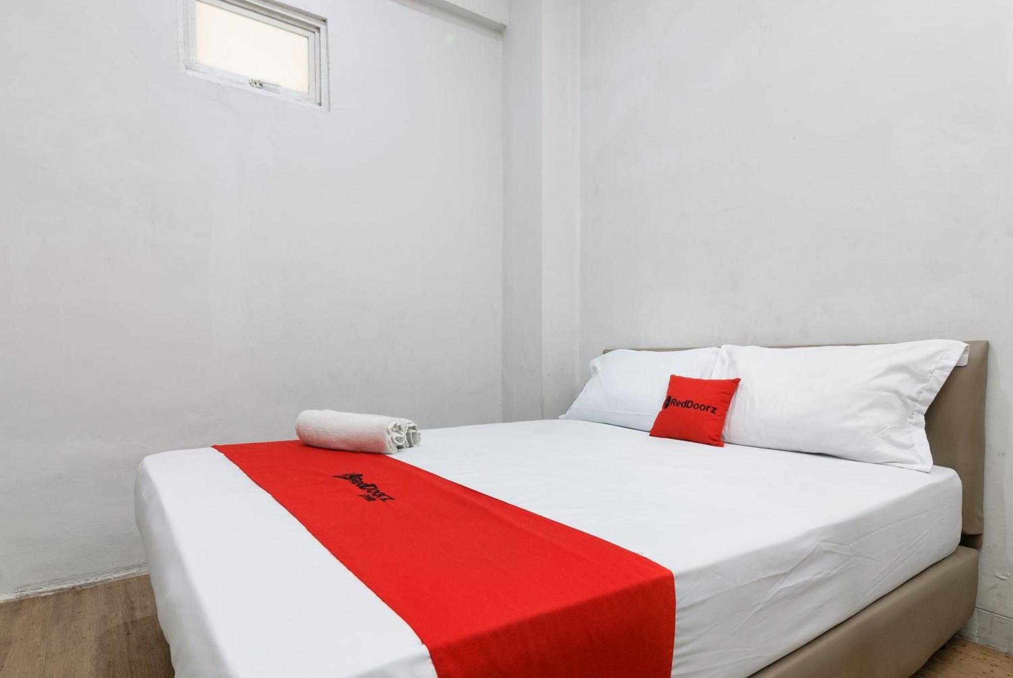 Reddoorz Near Mandaya Royal Hospital Puri Otel Tangerang Dış mekan fotoğraf